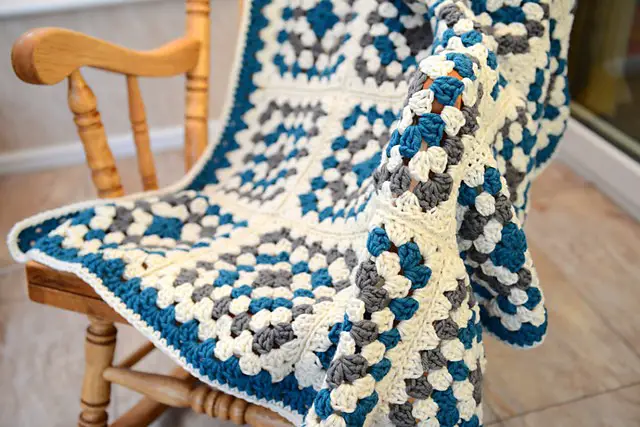 Chunky Granny Square Blanket by Sooz in the Shed