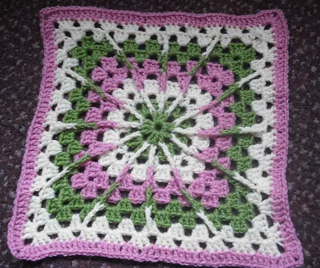 [Free Pattern] Simple Yet Amazing Variation On A Basic Granny Square
