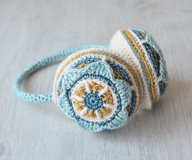 [Free Pattern] Seriously Cute Crochet Earmuffs To Keep You Warm Every Day