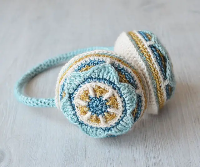 [Free Pattern] Seriously Cute Crochet Earmuffs To Keep You Warm Every