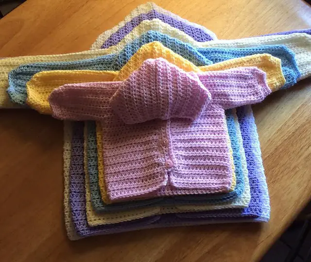 [Video Tutorial] This Brilliant Three Way Baby Sweater Will Make Your Day