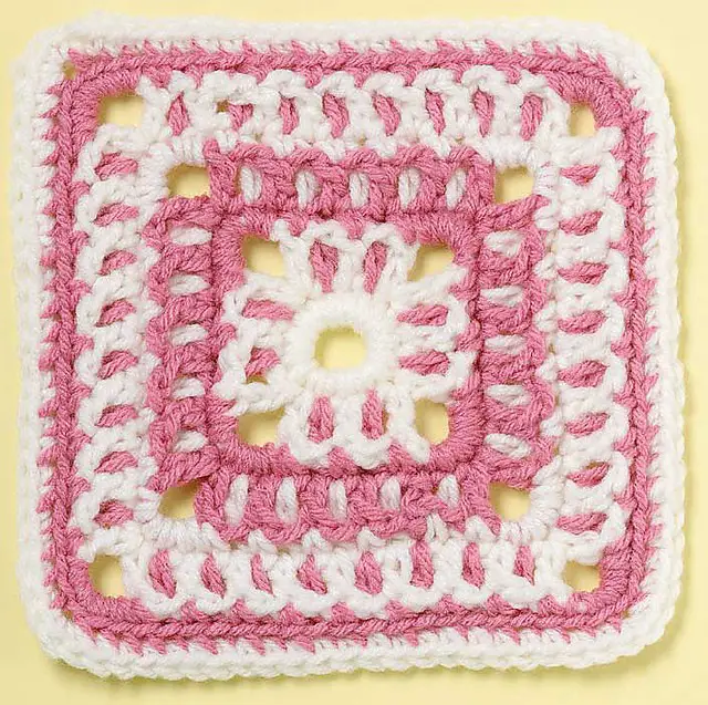 [Free Pattern] Beautiful Vintage Lace Square With Reversible Design