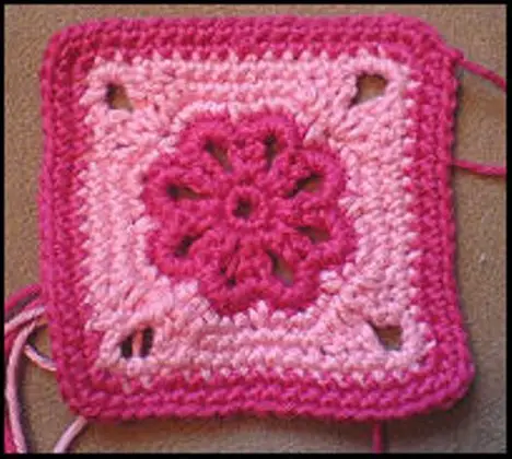 [Free Pattern] This Flower Square Looks Amazing In All Color Combinations