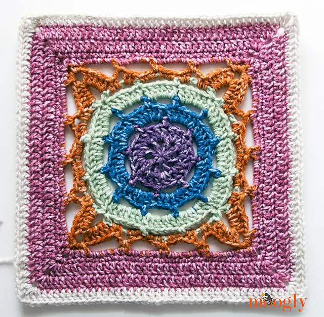 [Free Pattern] Stunning Cathedral Window Square Anyone Can Make