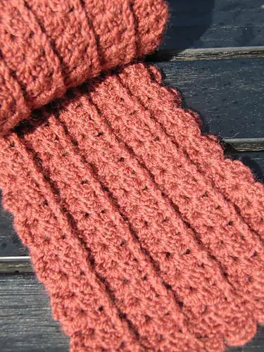 [Free Pattern] This Fabulous Scarf Looks Beautiful In All The Different Yarns