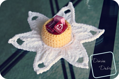 [Free Pattern] This Darling Daffodil Candy Holder Can Hold Any Small Treat With So Much Grace
