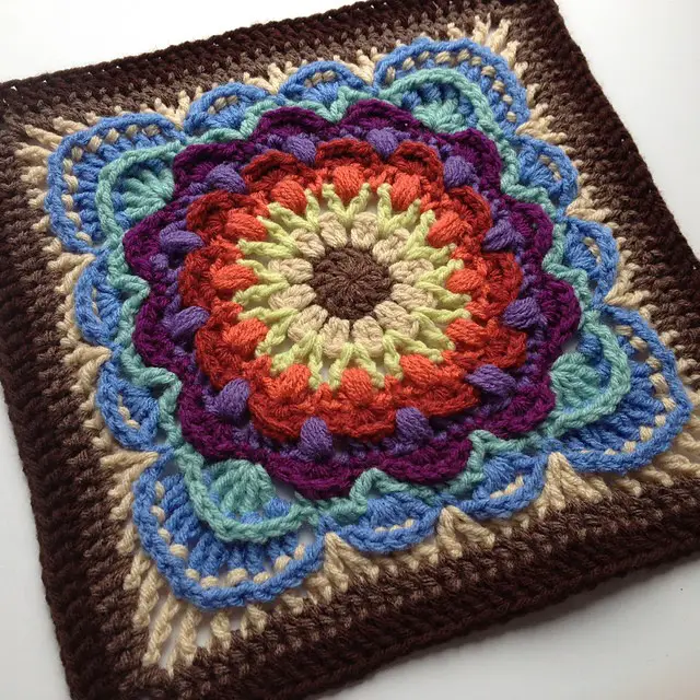 [Free Pattern] Incredibly Gorgeous Square With A Dancing Feeling
