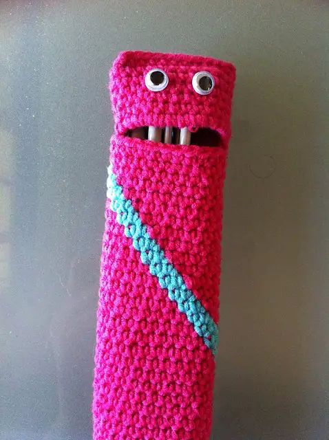 [Free Pattern] This Crochet Hook Case Is A Fun Way To Keep Your Things Nice And Tidy