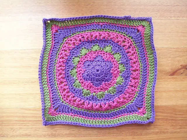 [Free Pattern] This Odyssey Square Motif Seems Beautifully Inspired By Ancient Greek Art