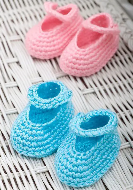 [Free Pattern] 10 Adorable And Quick Crochet Baby Booties To Make Someone's Little Feet Very Happy
