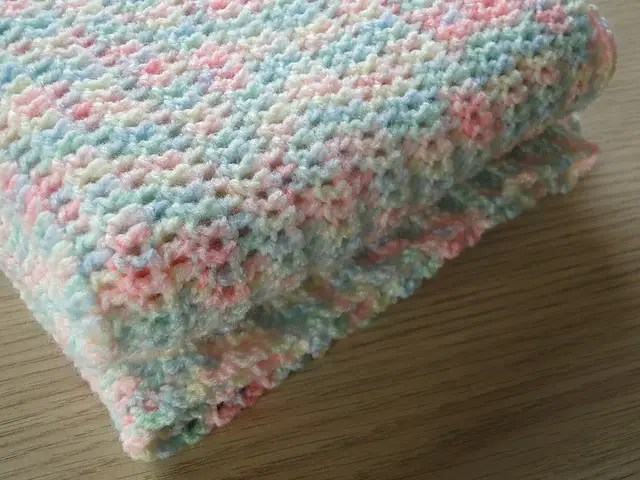 [Free Pattern] Lovely, Soft And Insanely Easy Crochet Baby Blanket