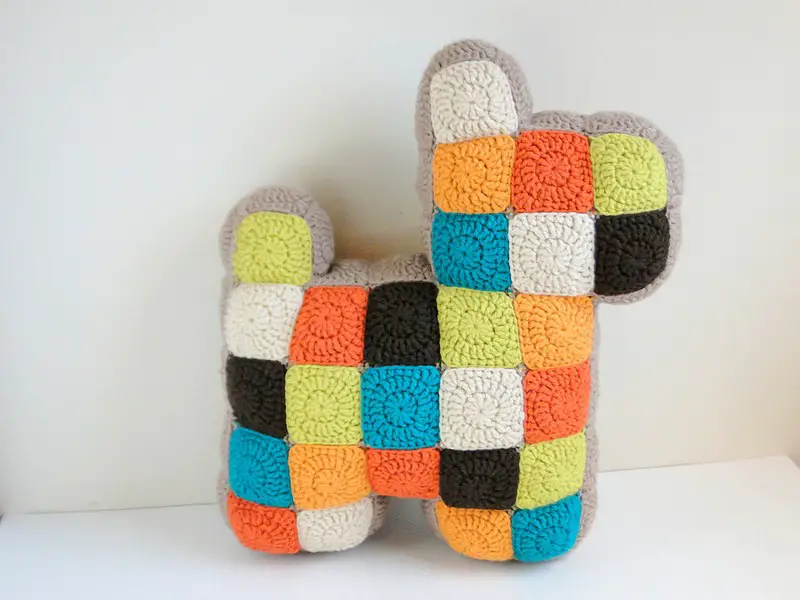 [Free Pattern] Insanely Cool And Easy Patchwork Dog Pillow That Kids And Adults Will Enjoy
