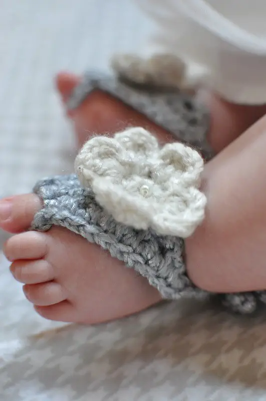 [Free Pattern] 10 Adorable And Quick Crochet Baby Booties To Make Someone's Little Feet Very Happy