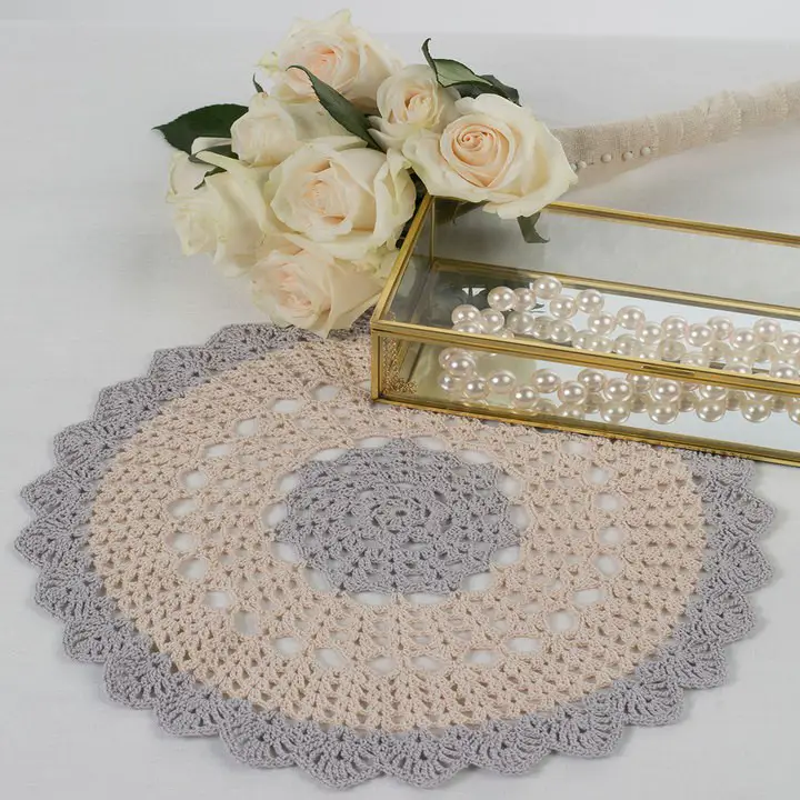 [Free Pattern] Spice Up Your Home Decor With This Stylish Scalloped Round Doily