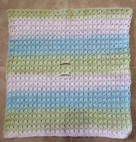 [Free Pattern] Keep Your Little One Cozy With This Cute Crochet Baby Car Seat Blanket