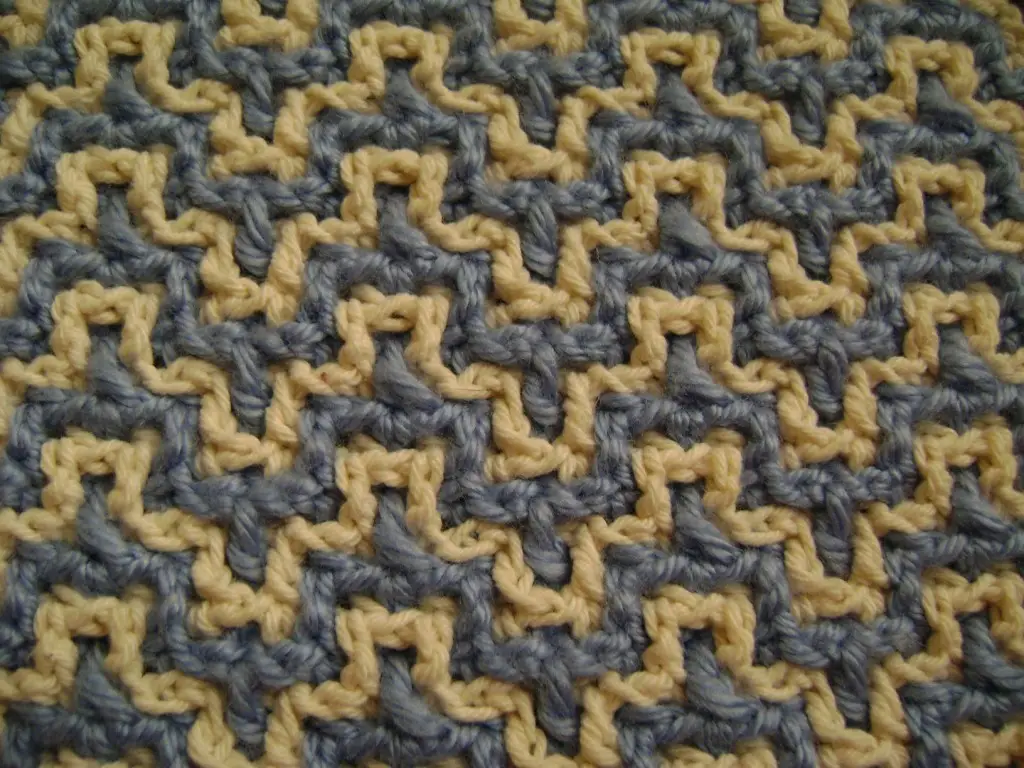 [Video Tutorial] Learn A New Crochet Stitch: Interlocking Crochet- Bargello