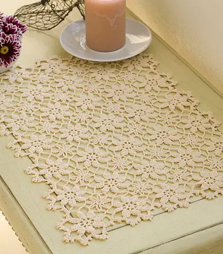 [Free Pattern] This Apple Blossom Placemat Is The Perfect Year-Round Home Accent