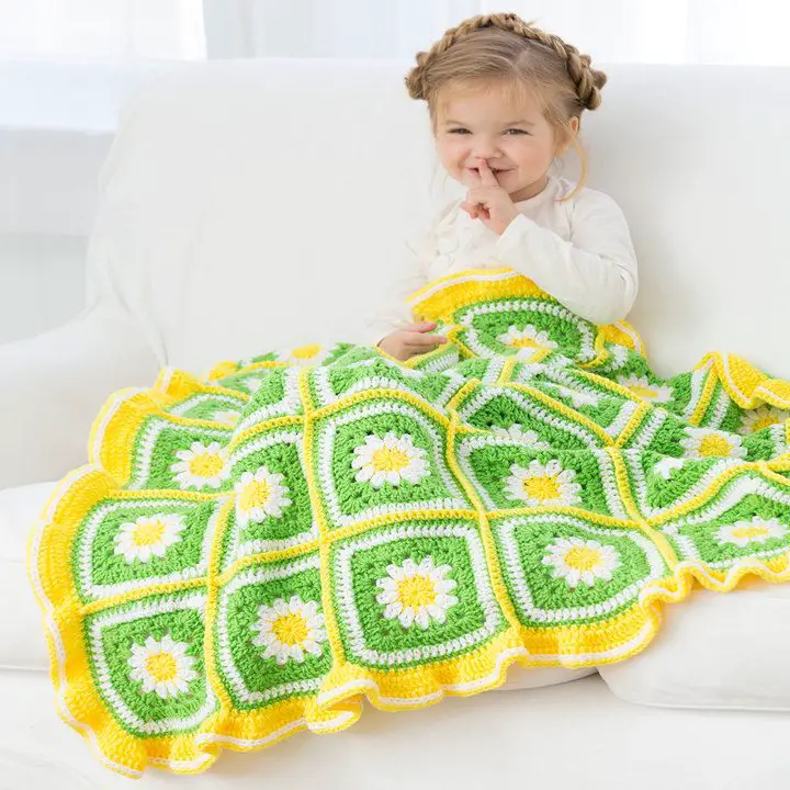[Free Pattern] This Cheery Daisy Baby Blanket Adds The Perfect Summer Touch To Any Nursery