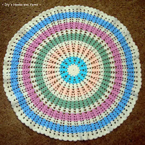 [Free Pattern] Quick, Easy And Round, This Wheel Baby Blanket Is Just Perfect!