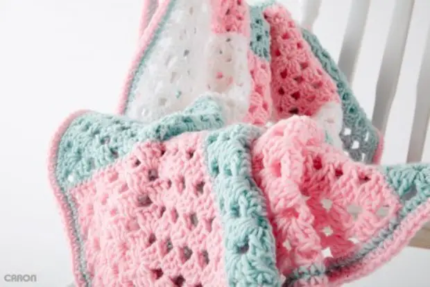 [Free Pattern] This Super Soft Baby Blanket Is Perfect For A Baby Shower Gift For Any Mom To Be!