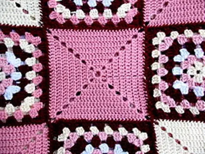 [Free Pattern] Simple Yet Clever And Striking Granny Square Rug Bedspread