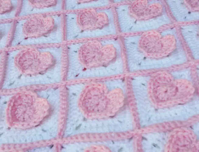 [Video Tutorial] Get Ready For Your New Favorite Baby Blanket: 3D Heart Granny Square Baby Blanket