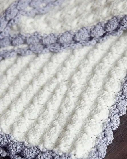 [Free Pattern] This Chic Crochet Baby Blanket Pattern With A Vintage Look Is Perfect For Both Boys And Girls