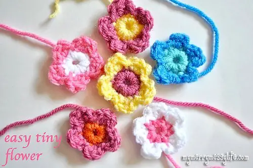[Free Pattern] These Tiny Crochet Flowers Are Insanely Beautiful
