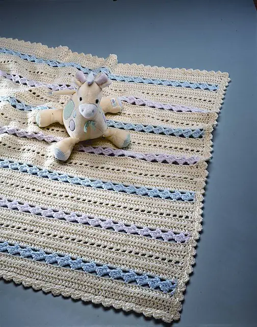 [Free Pattern] Amazingly Pretty Crochet Baby Blanket With Shell Rows