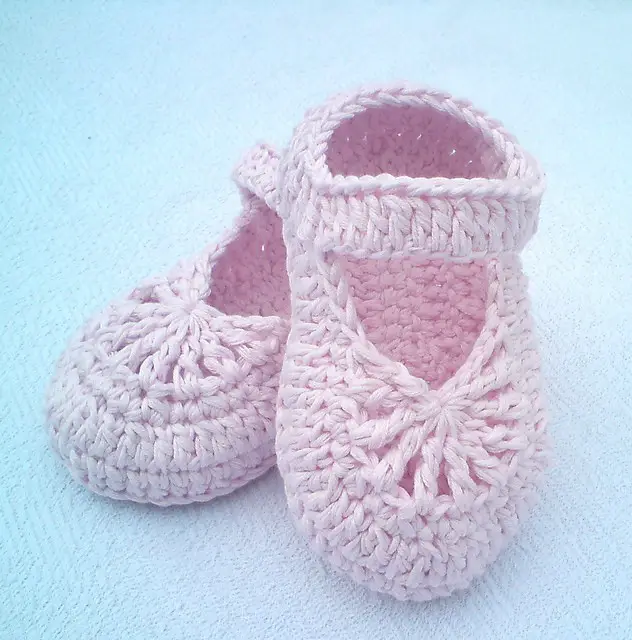 [Free Pattern] Easy-To-Make Lovely Crochet Shoes For Baby Girl