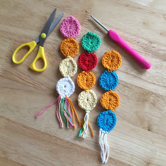 [Free Pattern] Cute And Easy Crochet Bookmark For Beginners In Your Favorite Colors