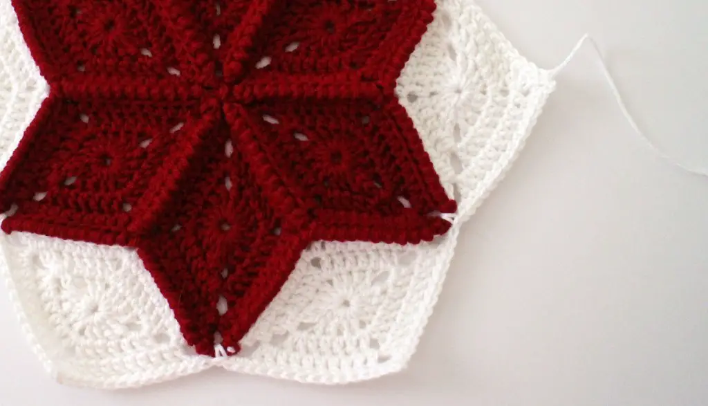 [Free Pattern] Beautiful Diamond Granny Square Pattern To Decorate Your Space