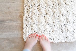 [Free Pattern] Clever, Simple Yet So Fabulous Clothesline Bath Rug