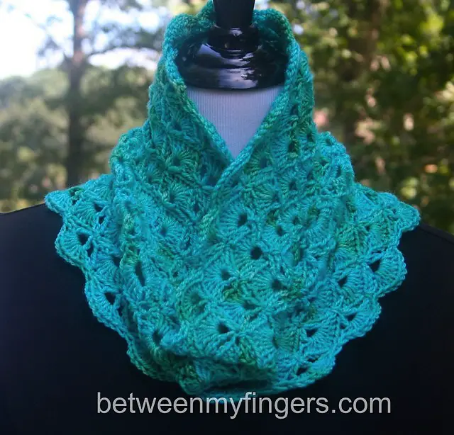 [Free Pattern] Make Everyday A Statement Of Elegance With This Beautiful Neck Warmer