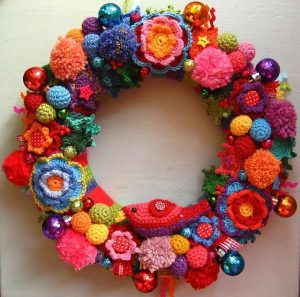[Free Pattern] This Amazing Christmas Wreath Will Make Your Heart Jolt Every Time You Clap Eyes On It