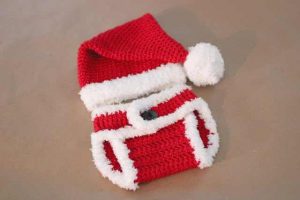 [Free Pattern] Isn't This Crochet Santa Hat And Diaper Cover The Cutest New Born Set Ever?