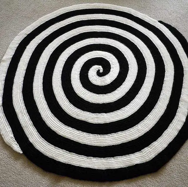 Spiral Crochet Afghan With A Dramatic And Decorative Effect