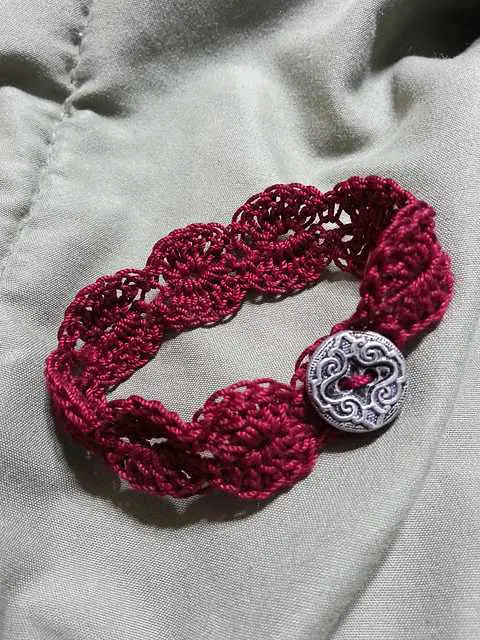Easy Bracelet ,10+ Cute And Easy 10 Minute Crochet Projects [Free Patterns]