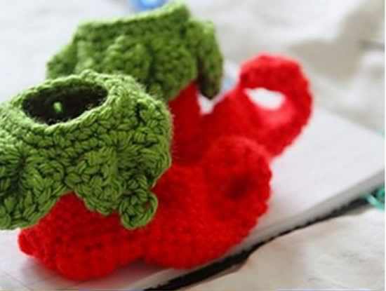 [Free Pattern]These Crochet Elf Baby Shoes Make A Beautiful Christmas Gift For Any Special Little One