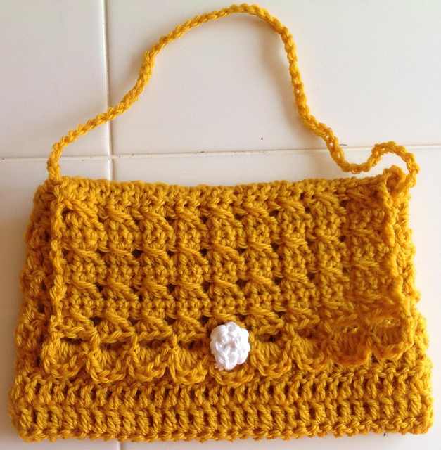 It Only Takes 1 Hour To Make This Cute And Easy Little Girl's Crochet Purse