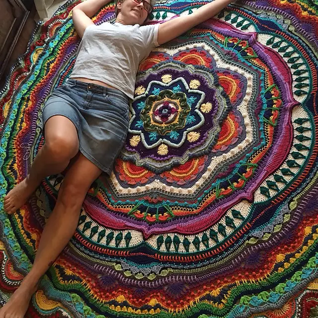 You Will Be Obsessed With This Incredibly Gorgeous Crochet Mandala Blanket Pattern