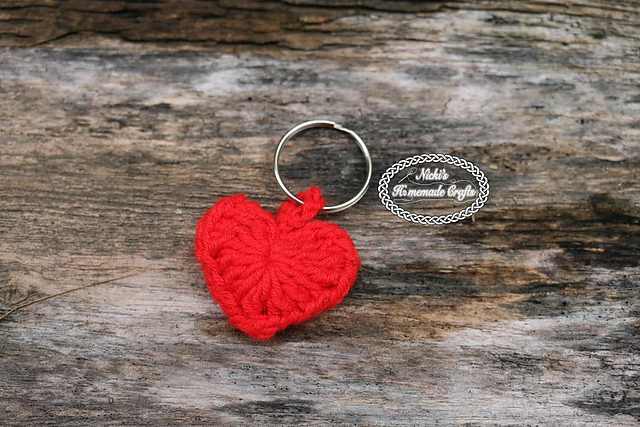 This Small Heart Keychain Is Perfect To Keep Your Keys Together