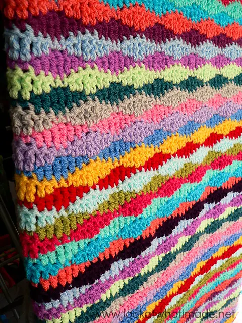 [Free Pattern] This Lazy Waves Blanket Looks Like A Fun, Easy Pattern