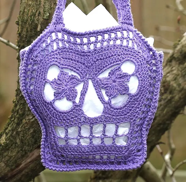  [Free Pattern] Add A Little Fun To Your Halloween With This Skull Bag Pattern