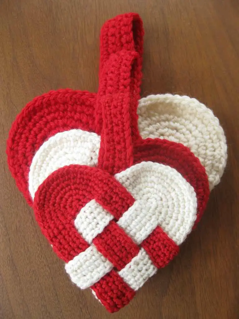 [Free Pattern] Insanely Creative Crochet Danish Heart Pattern