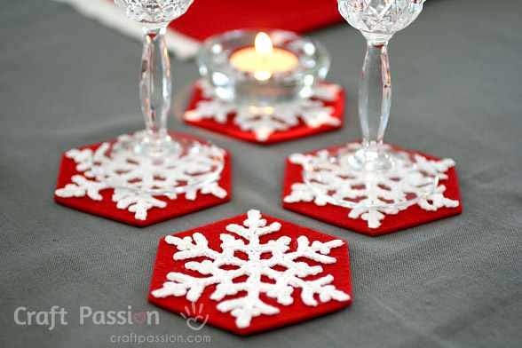 [Free Patterns] 5 Festive Winter Coasters To Spice Up The Christmas Table