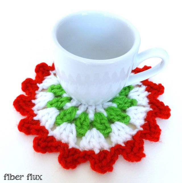 [Free Patterns] 5 Festive Winter Coasters To Spice Up The Christmas Table