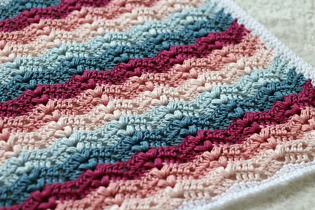 [Free Pattern] Fun And Beautiful Crochet Ripple Blanket With Bobbles 