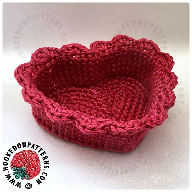 [Free Pattern] Cute And Simple Heart Shaped Basket - Daily Crochet