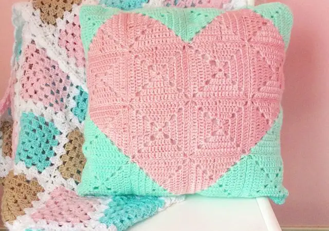 [Free Pattern] This Adorable Heart Cushion Is The Perfect Way To Say I Love You!